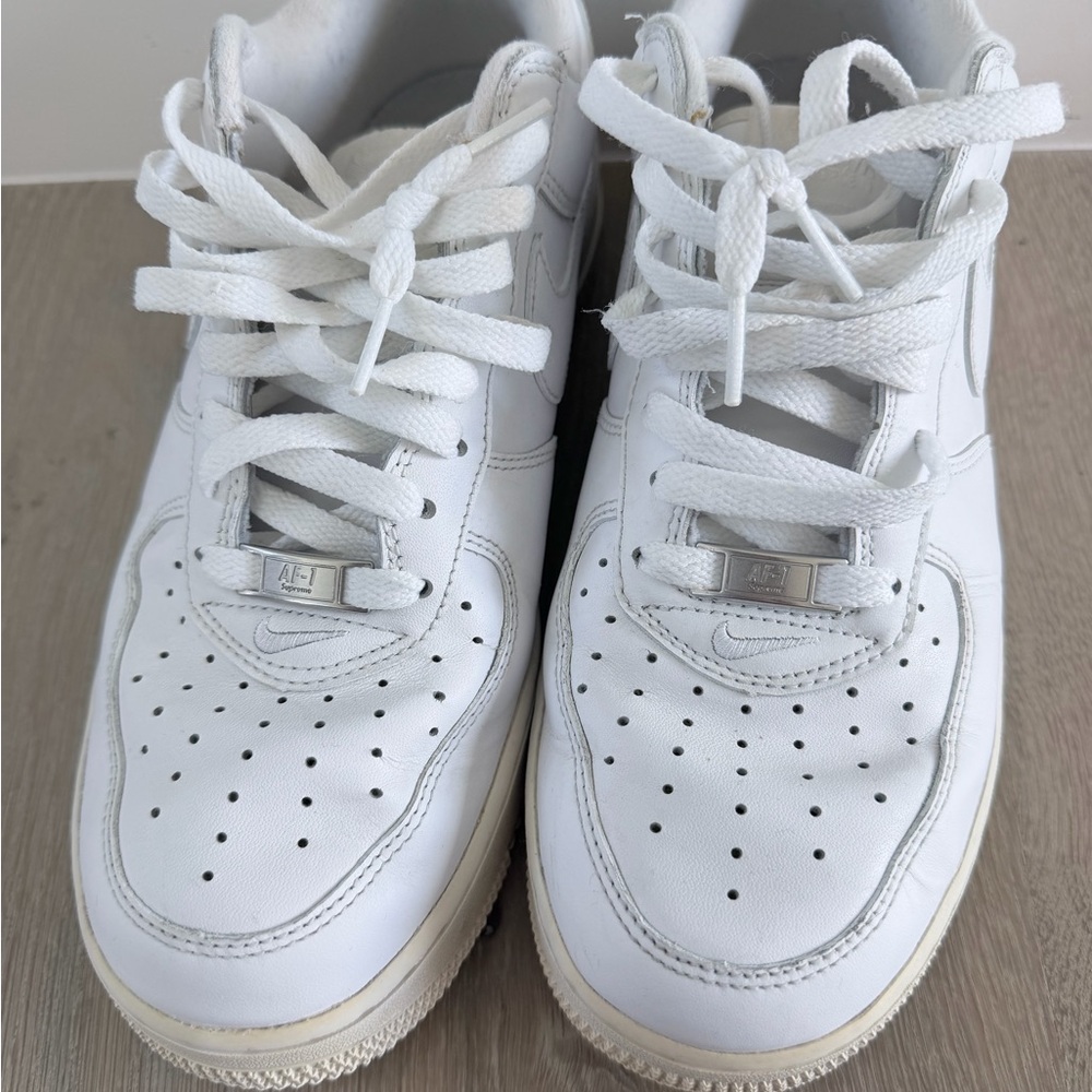 Nike Air Force 1 x Supreme Low Box Logo White Sneakers size 9 - Picture 6 of 10